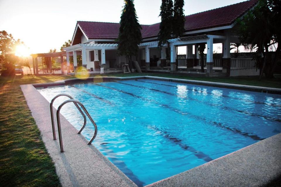 Happy Ripples Beach Resort Mabilao Exterior foto