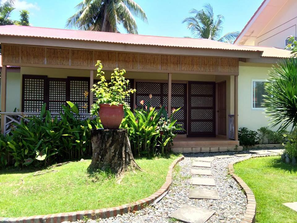Happy Ripples Beach Resort Mabilao Exterior foto